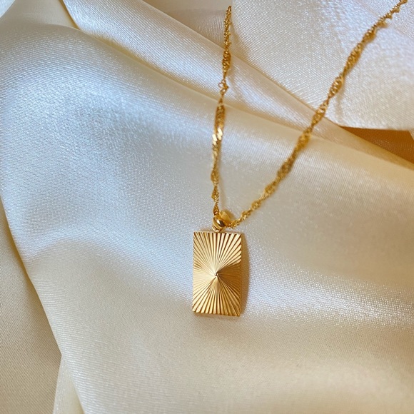 18K gold plated necklaces - Picture 5 of 5